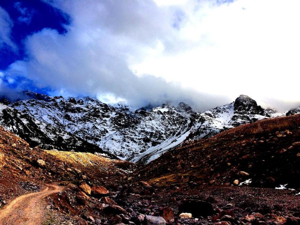 Gite Entre Les Vallees Tacheddirt Exteriör bild